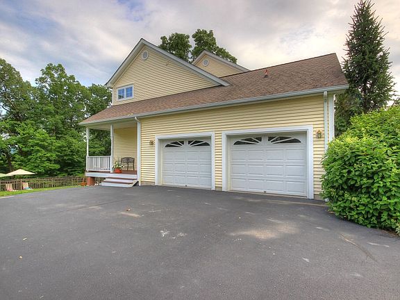 2nd image of 48 Laura Ln