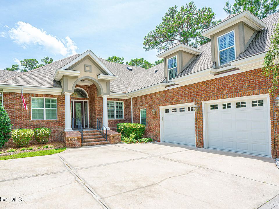 1st image of 545 Gladstone Circle SW