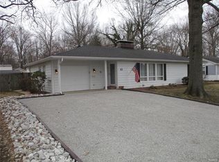 10 Spruce Dr, Belleville, IL 62221