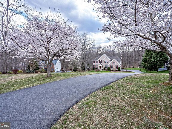 5th image of 6057 Thrave Ln