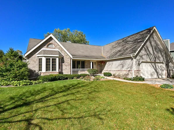 8752 W Willow Pointe PARKWAY, Franklin, WI 53132