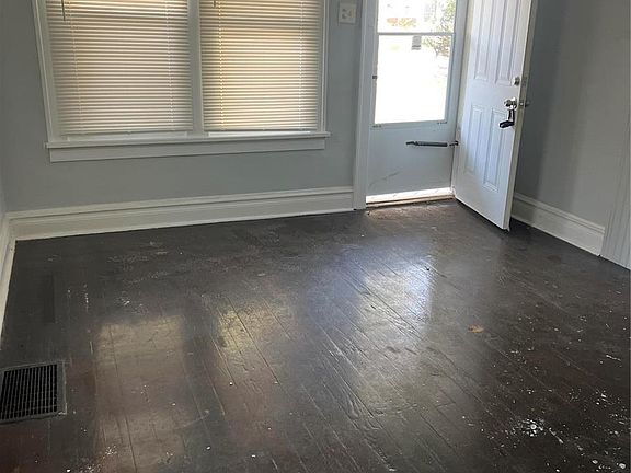 4th image of 7048 Idlewild Ave