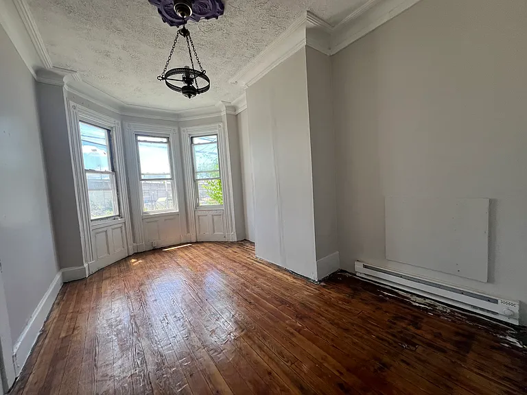 422 Saint Pauls Ave #1 — Photo 4