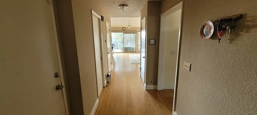 3 bed, 2.5 bath, 2022 sqft, $5,500 — Photo 2