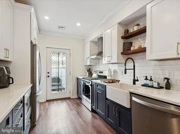 537 Watkins St, Philadelphia, PA 19148