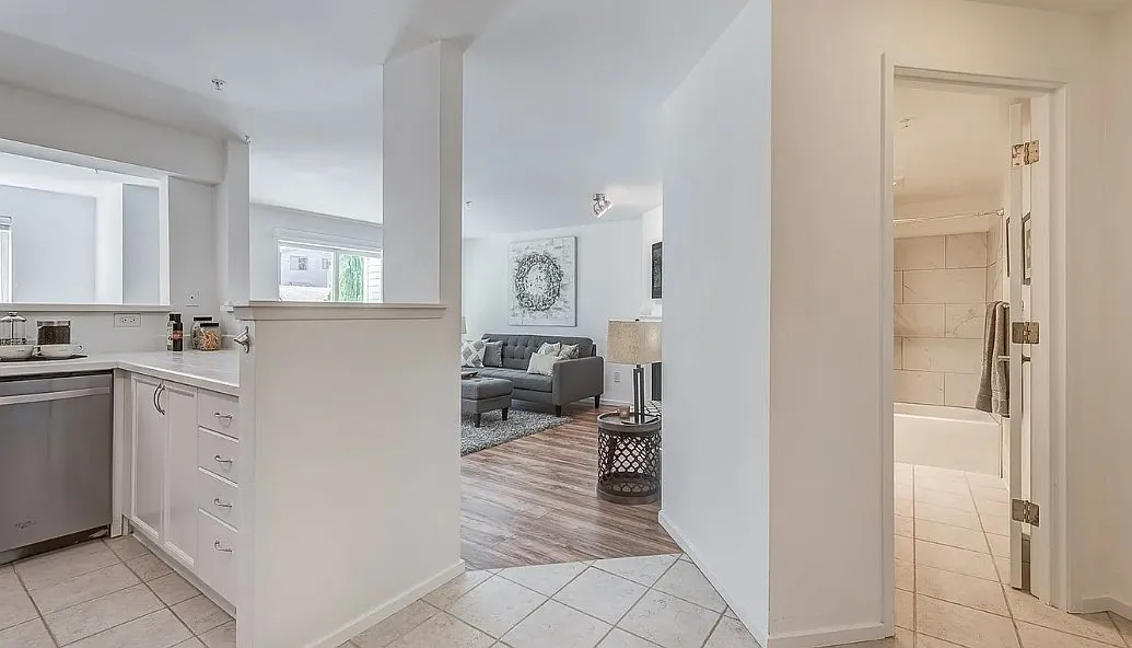 1 bed, 731 sqft, $2,200 — Photo 4