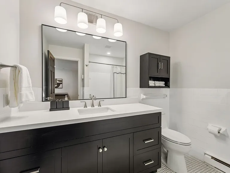 Wayzata Lake Apartments — Photo 33