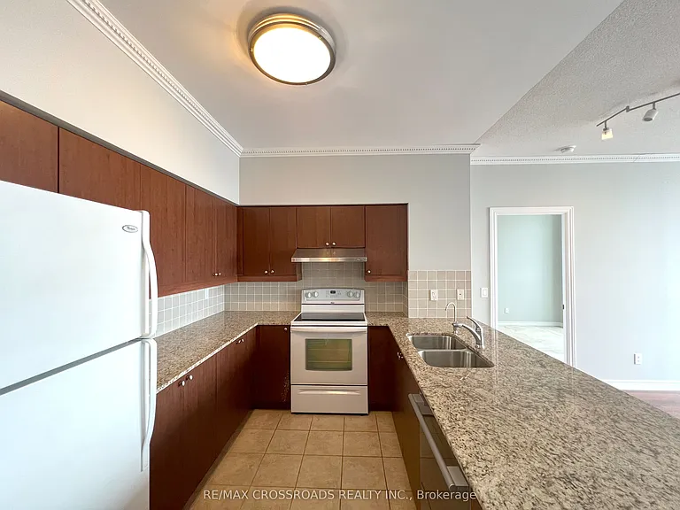 15 N Park Rd #1004 — Photo 10
