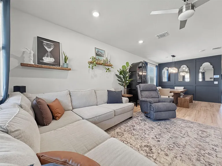 10620 Deaton Ln — Photo 11