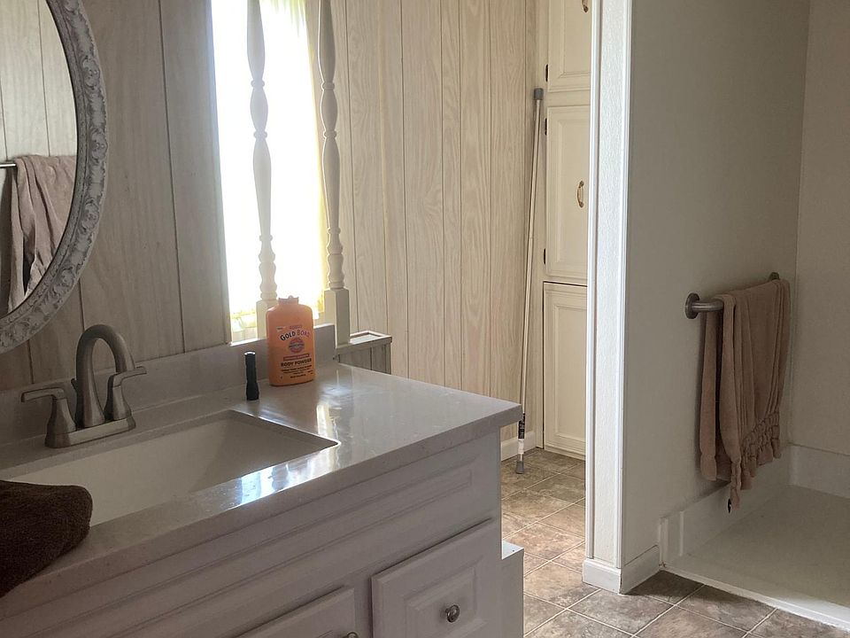 1st image of 3021 NE Vine St