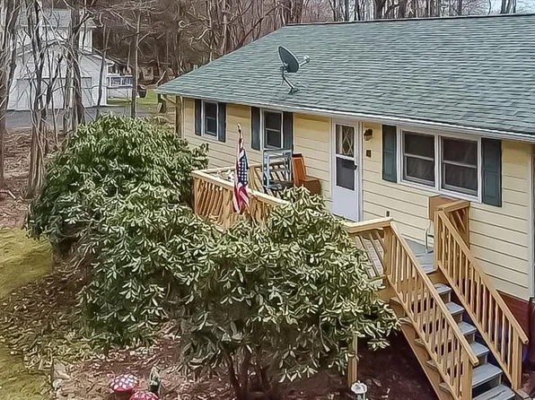 3239 Willow Grove Rd, Pocono Summit, PA 18346