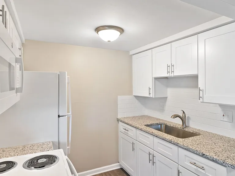 Brownell Apartments - Coast to Coast Management — Photo 13