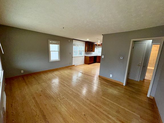 4th image of 2116 S 49th Ave