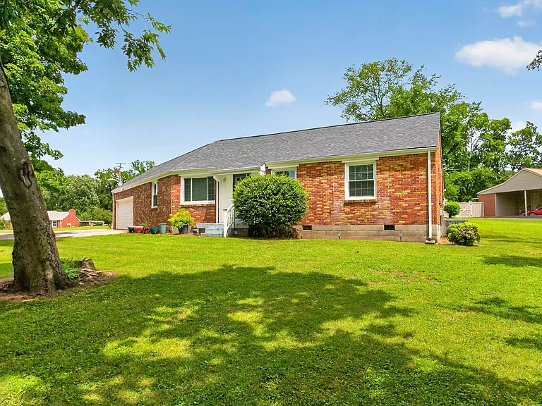 409 Woodberry Dr — Photo 33