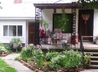 9573 Beard Rd, Avoca, MI 48006