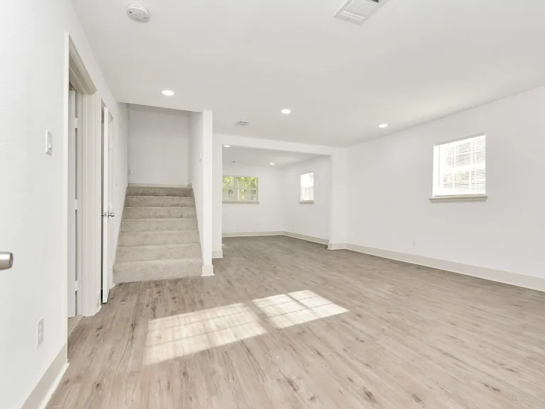 1501 Maiden Ln — Photo 3