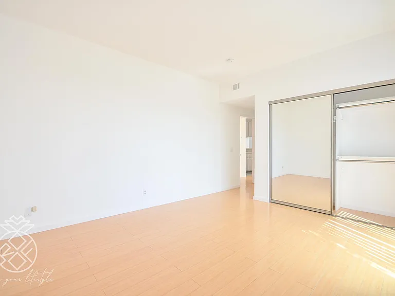 1727 Glendon Ave #104 — Photo 30