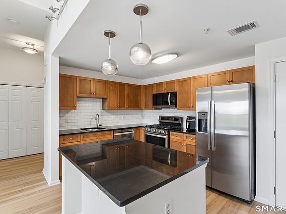 4th image of 35 West Broad Street #413