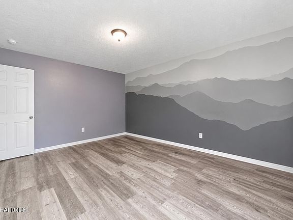5th image of 2022 Infinity Ln