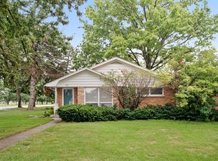 645 Iroquois Dr, Aurora, IL