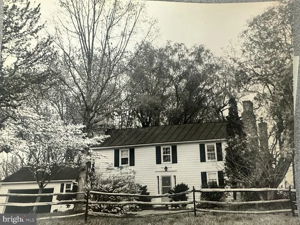 6275 Level Green Ln, Centreville, VA 20121