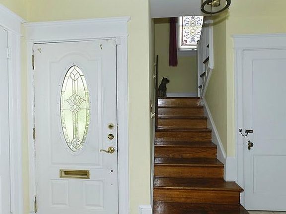 5th image of 1318 Irving St NE