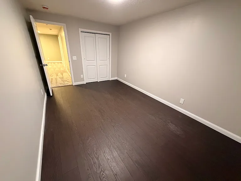 908 Mineral Dr — Photo 32