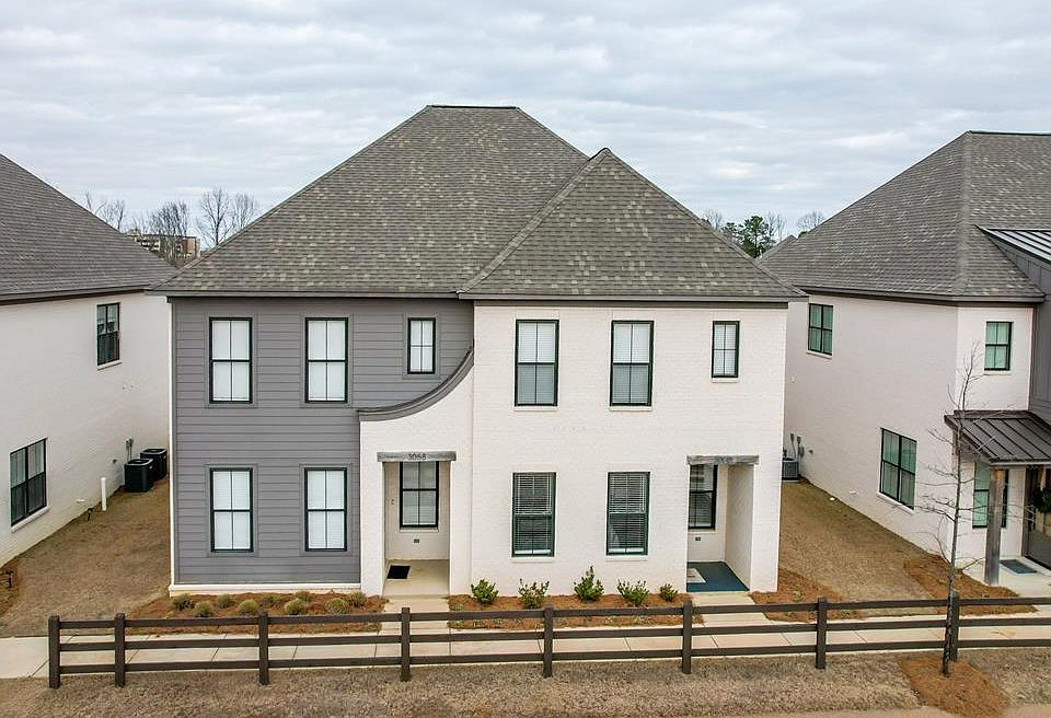 1st image of 3060 Oxford Way