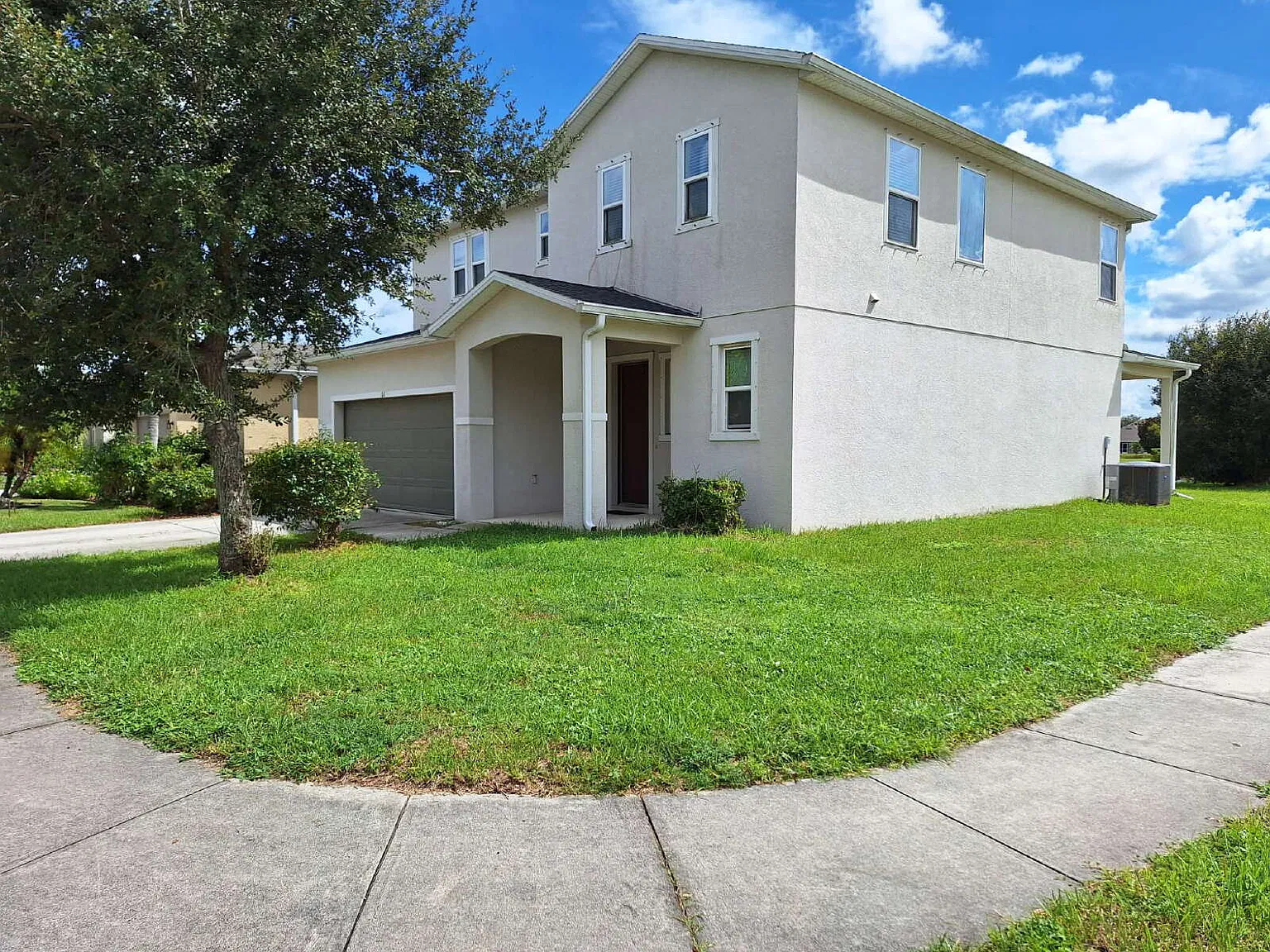 4 bed, 2.5 bath, 2349 sqft, $2,195 — Photo 2