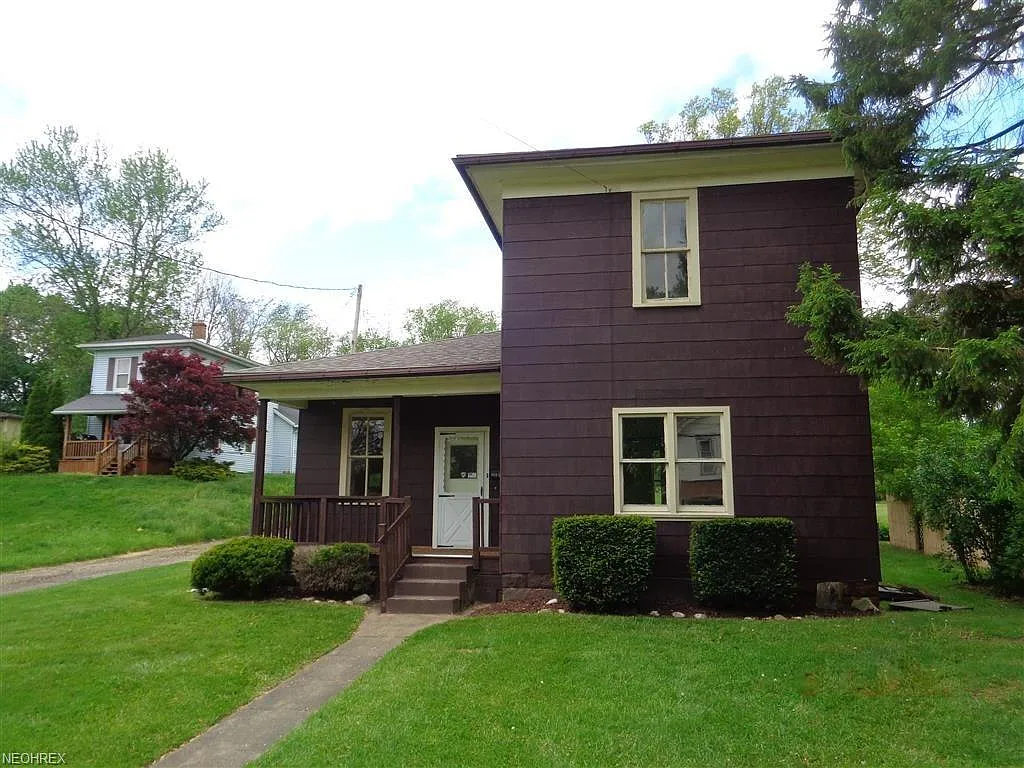 864 Oak Ave SE photo 1