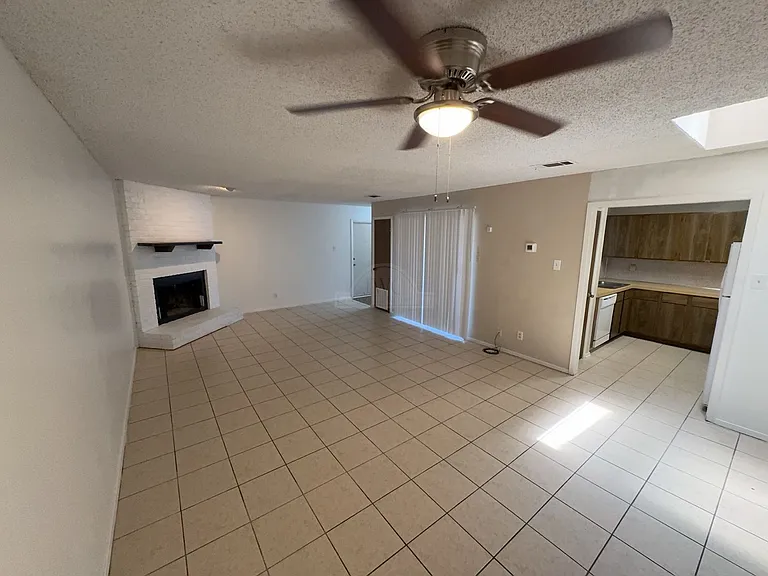 2110 Hinkle Ave — Photo 4