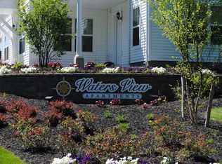 11204 Waters View Cir, Cohoes, NY 12047