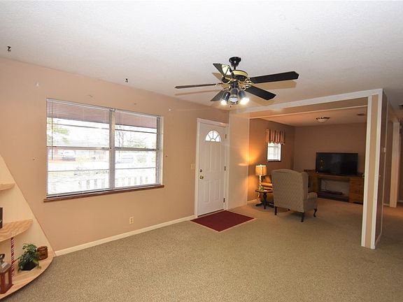 5th image of 214 Thornwood Dr