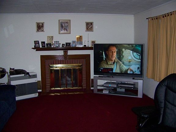 2nd image of 19 Ell St