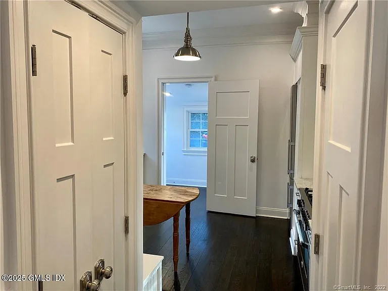 84 E Putnam Ave — Photo 5