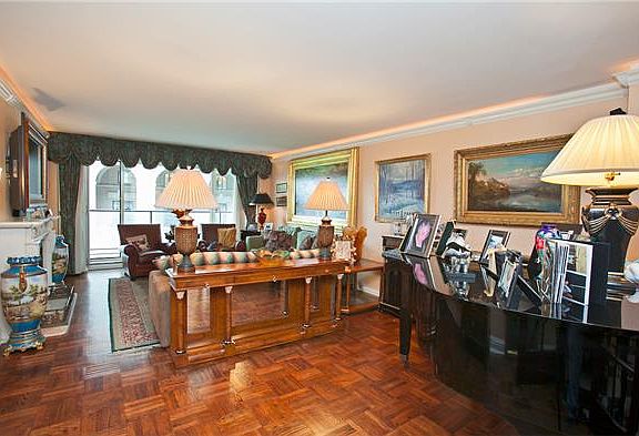3rd image of 200 Central Park S APT 15A