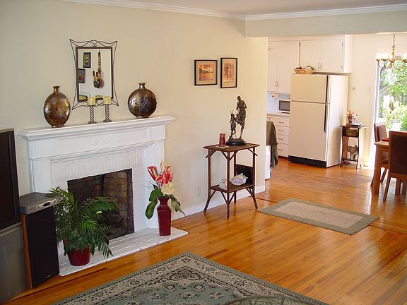 4th image of 1512 York Ave