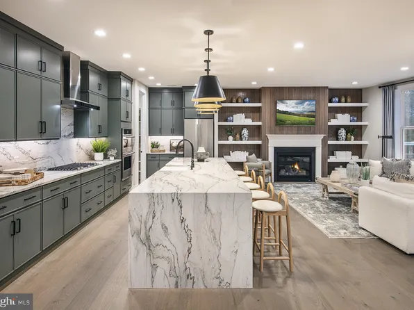 81 Alroy Rd #33, Malvern, PA 19355