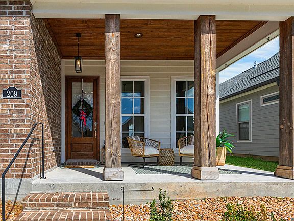 4th image of 209 Manor House Ln
