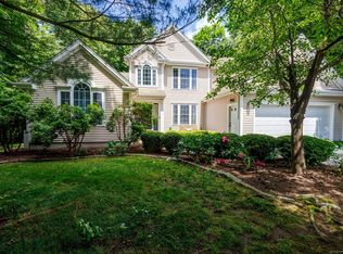 6 Spruce St, Ledyard, CT 06339
