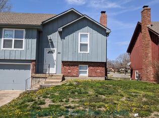 831 S Lindenwood Dr, Olathe, KS 66062