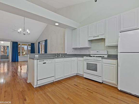 4th image of 11533 Lake Shore Dr
