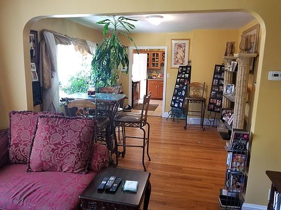 2nd image of 46 Carroll Ave