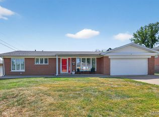 2610 Waltham Dr, Saint Louis, MO 63125