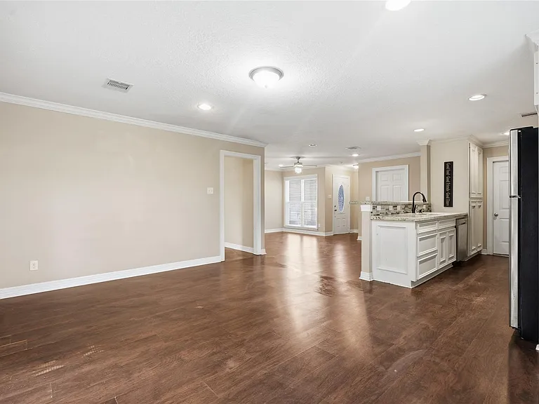 505 Malvern Ave — Photo 6
