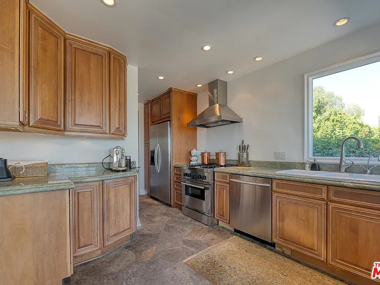1300 Summitridge Dr — Photo 6