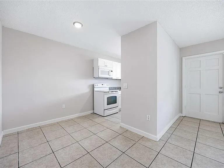 1118 Melody Ln — Photo 8