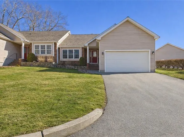 246 Spencer Woods Dr, Warwick, RI 02818