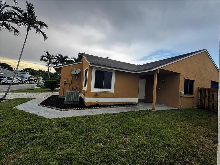 951 SW 109th Ave — Photo 2