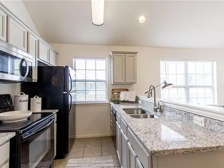 774 W Breeze Cv — Photo 16